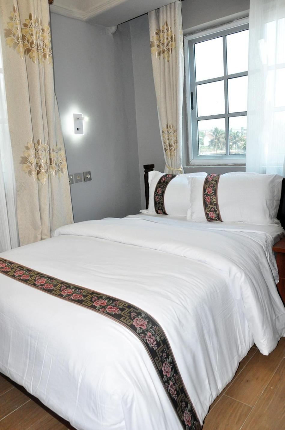 Ocean6 Hotel Kokrobite Eksteriør billede